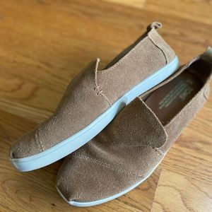 Suede Tom slip ons